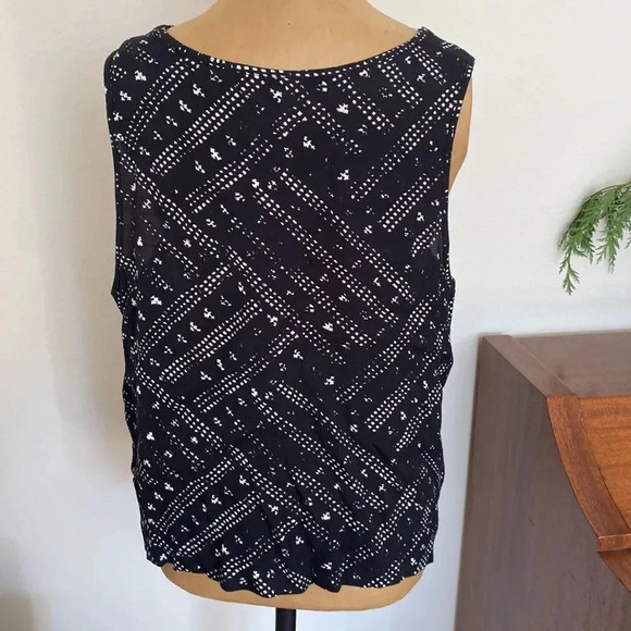 Free People tank blouse cut out detail sz M viscose rayon blend black w/ white - Picture 4 of 7